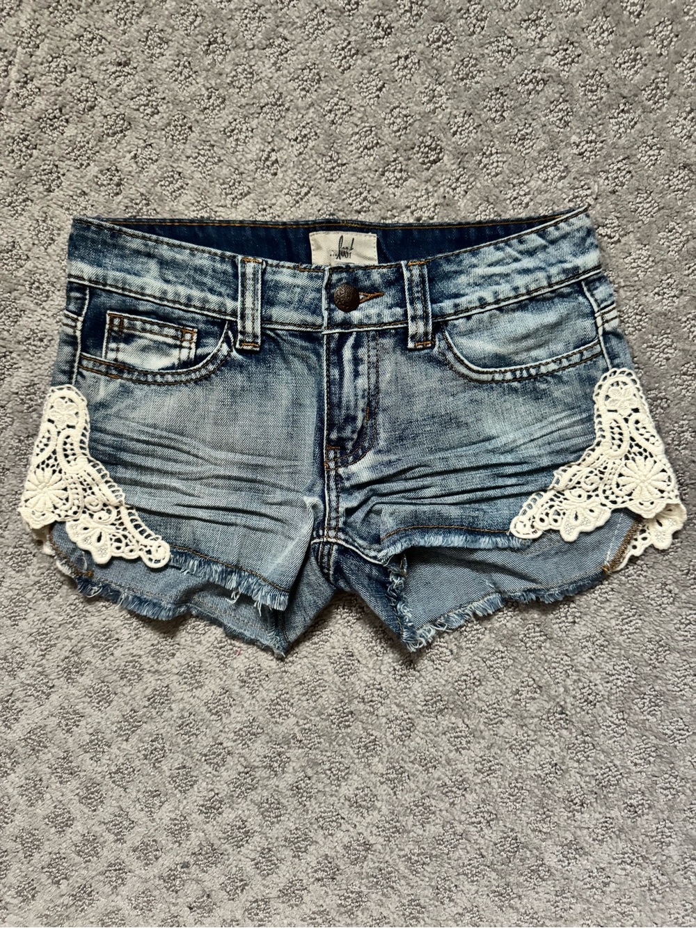 Lulus NWT Crochet Lace Trim Distressed Denim Shorts Size 24 Boho Festival